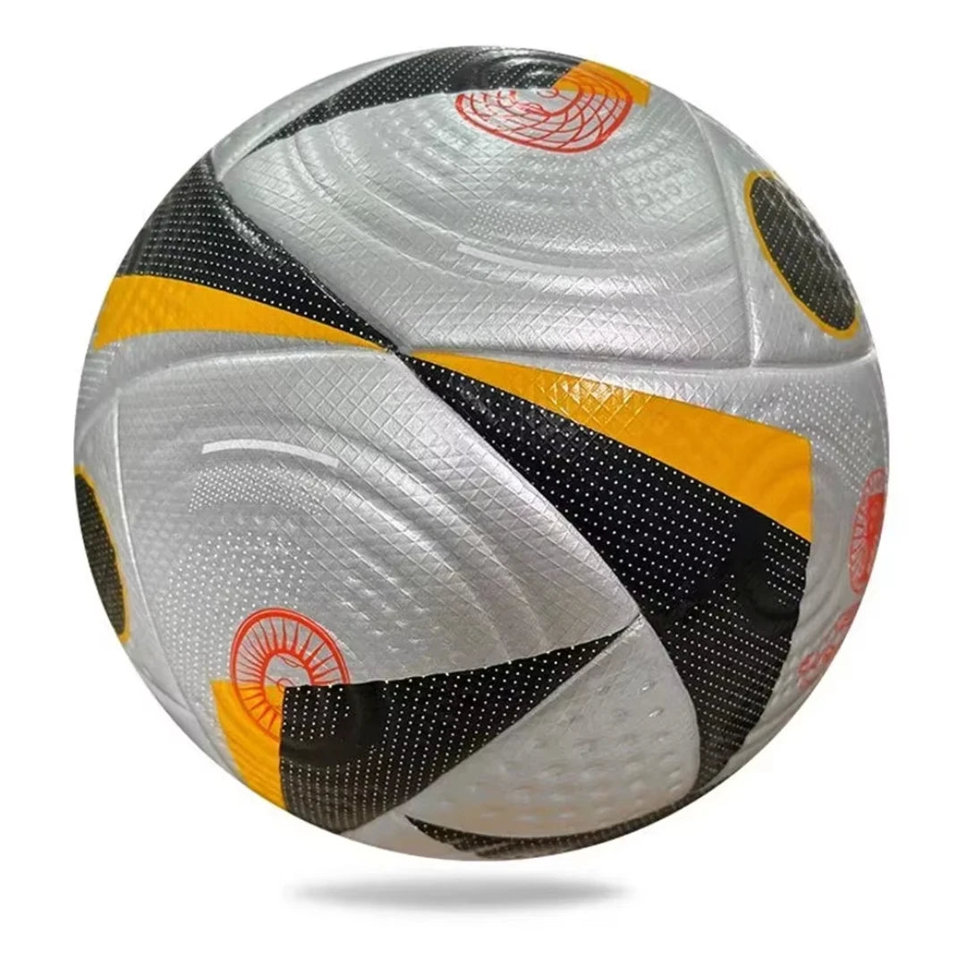 Fussball in Grösse 5, für draussen und drinnen.