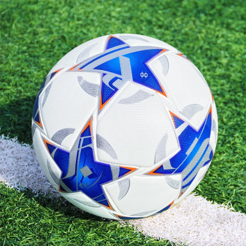 Fussball in Grösse 5, für draussen und drinnen.