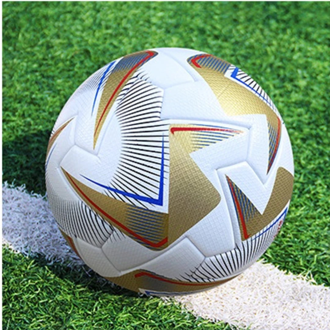 Fussball in Grösse 5, für draussen und drinnen.